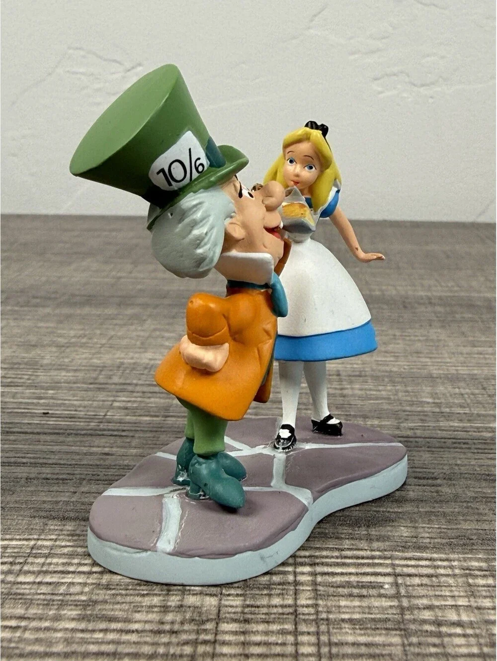 Hallmark 2011 Disney Alice in Wonderland Mad Hatter Ornament No Box Keepsake